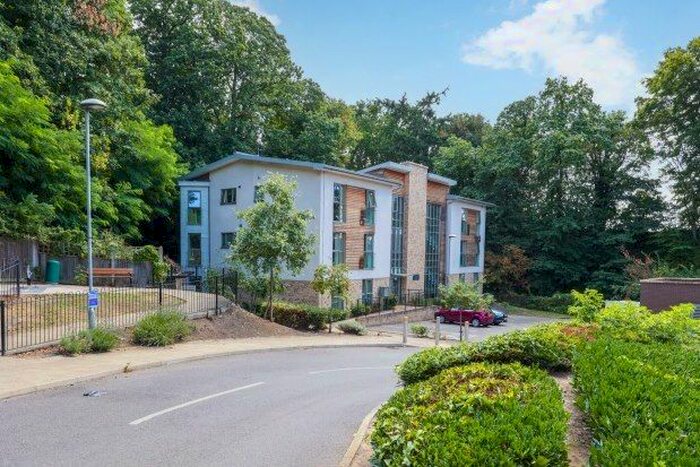 1 Bedroom Flat To Rent In Railton Close, Weybridge, KT13