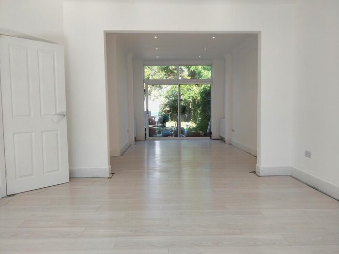 5 Bedroom Semi-Detached House To Rent In Ambrose Avenue, London, NW11