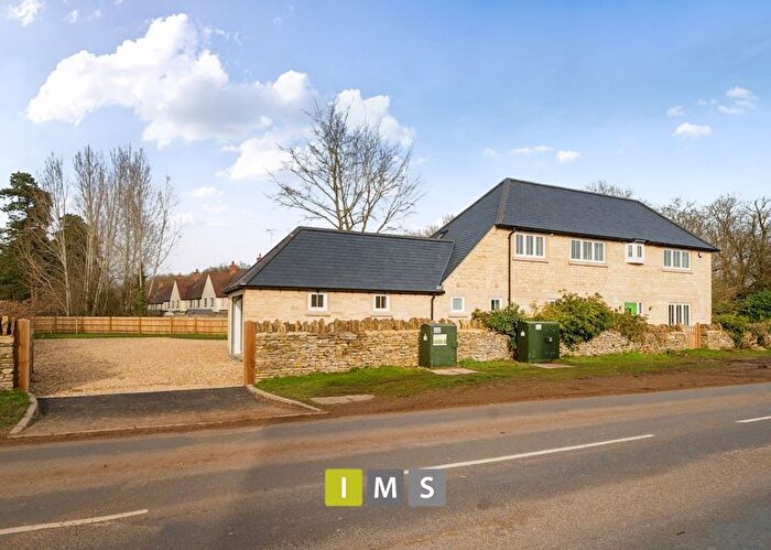 4 Bedroom Detached House For Sale In Station Road, Bletchingdon, Kidlington, OX5