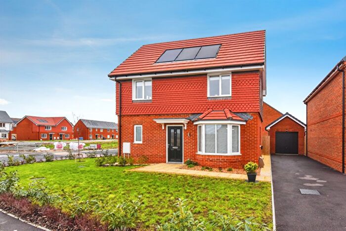 3 Bedroom Detached House For Sale In Bodenham Lane, Salisbury, SP2