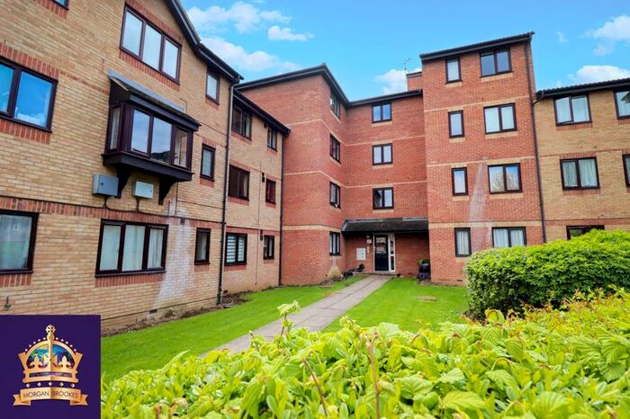 2 Bedroom Flat To Rent In Waterville Drive, Vange, Basildon, SS16