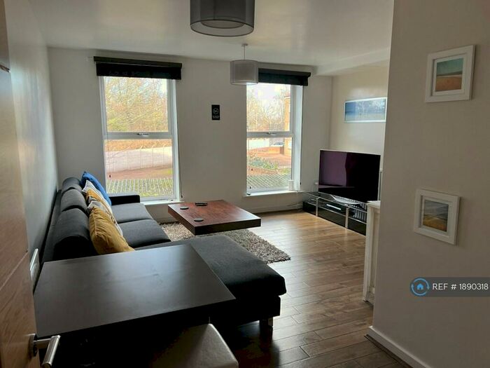 2 Bedroom Flat To Rent In Lincoln Lodge, London, SW14