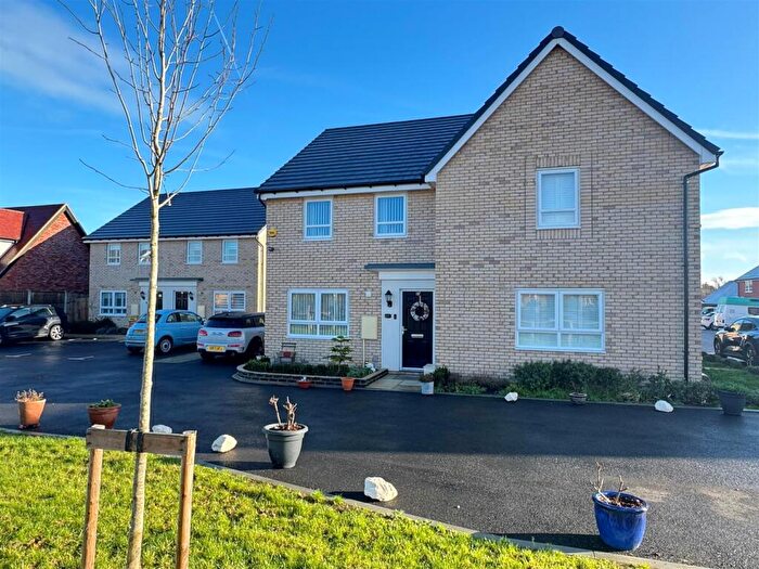 2 Bedroom House For Sale In Admiral Crescent, Hullbridge, Hockley, SS5