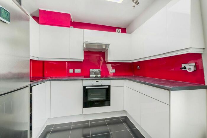 1 Bedroom Flat To Rent In Cambridge Gardens, North Kensington, London, W10