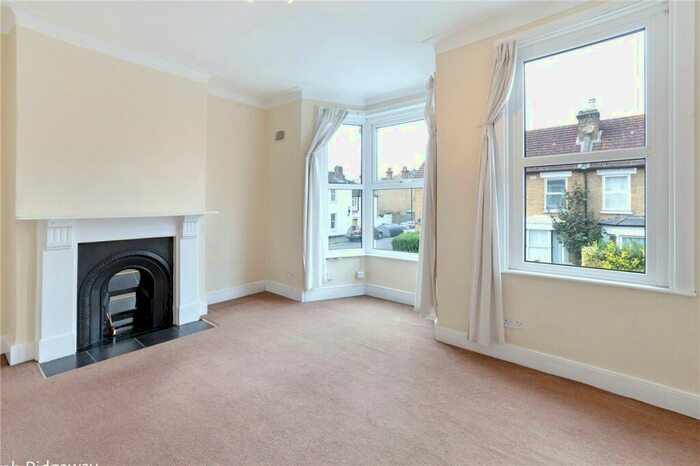 1 Bedroom Apartment To Rent In Colwell Road, East Dulwich, London, SE22