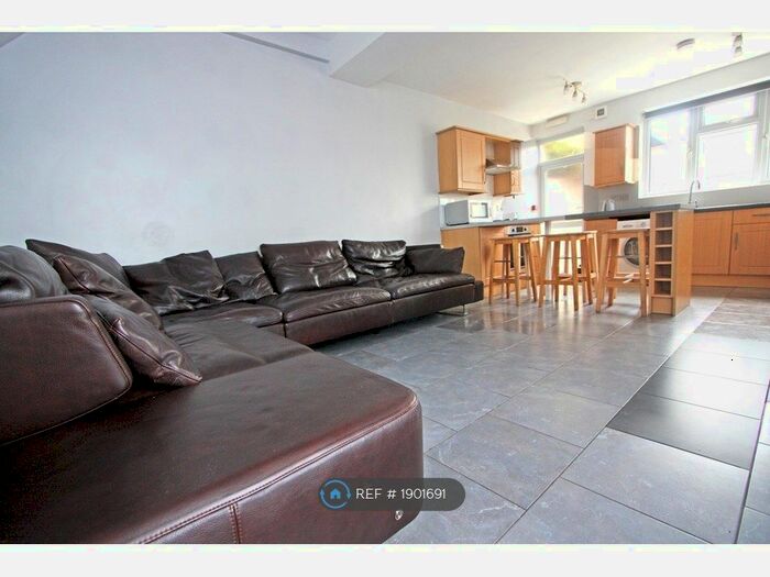 6 Bedroom Terraced House To Rent In Arabella Street, Cardiff, CF24