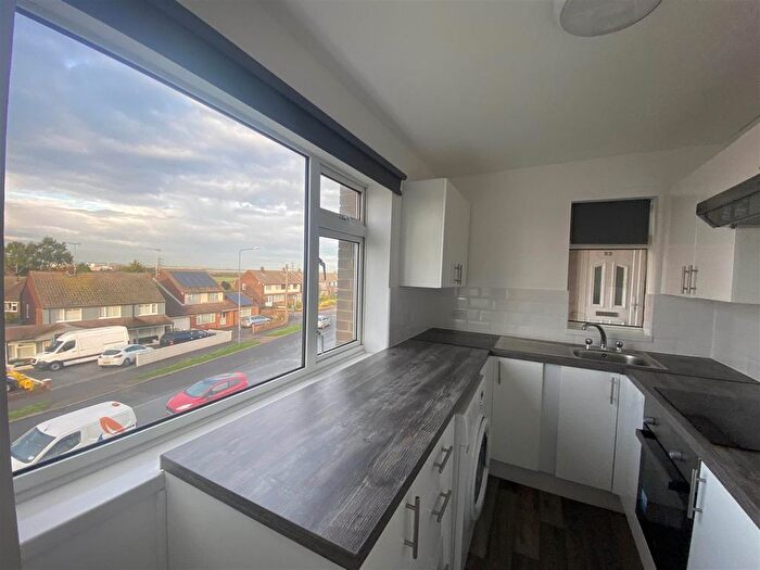 3 Bedroom Flat To Rent In Vicarage Lane, Gravesend, DA12