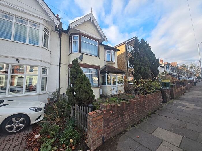 3 Bedroom End Terrace House For Sale In Wanstead Park Road, Ilford, IG1