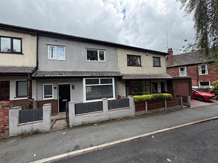 3 Bedroom Mews For Sale In King Street, Stalybridge, SK15