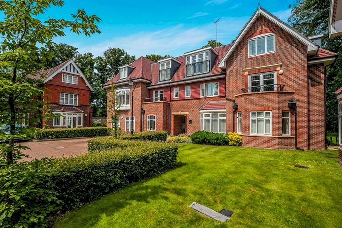 2 Bedroom Flat To Rent In Nascot Wood Road, Watford, WD17