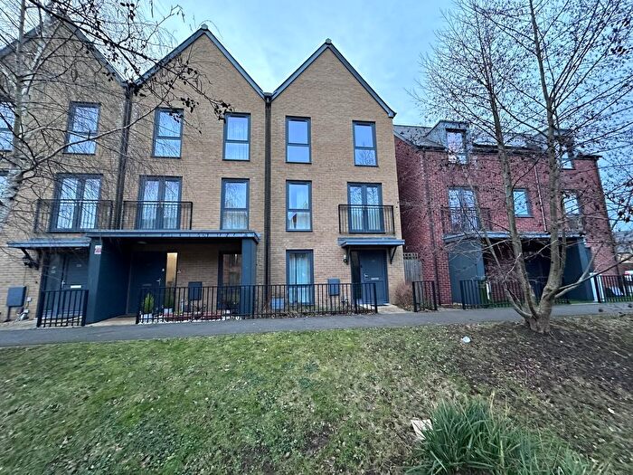 5 Bedroom Town House To Rent In Churchill Road, Uxbridge, UB10