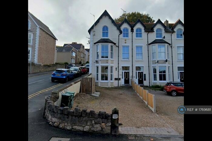 2 Bedroom Flat To Rent In Abergele Road, Colwyn Bay, LL29