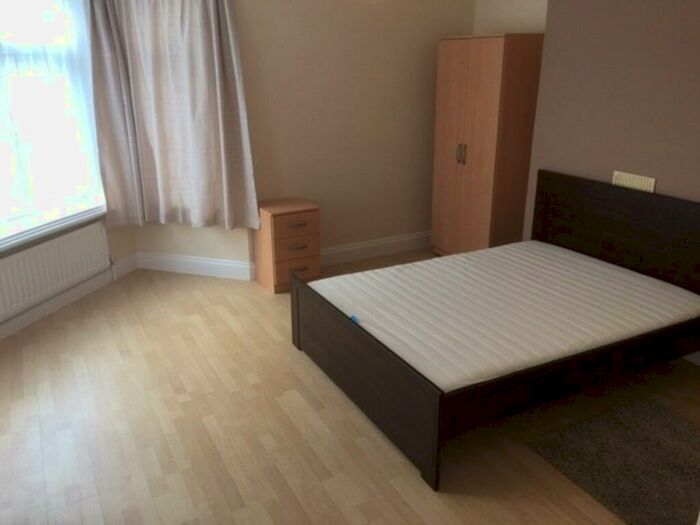 5 Bedroom Apartment To Rent In Devonshire Road, Southampton, SO15
