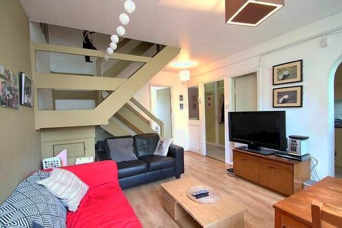 4 Bedroom Flat To Rent In Holliday Square, London SW11