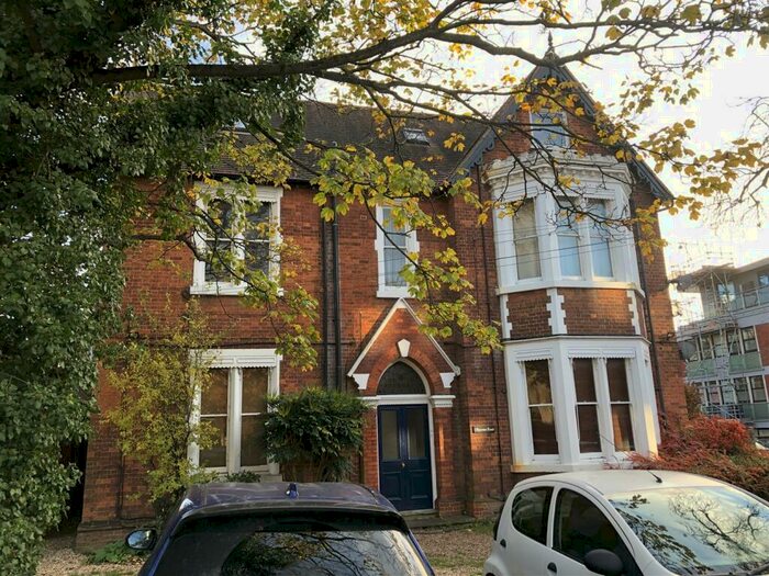 1 Bedroom Flat To Rent In Dynevor Road, Bedford, MK40