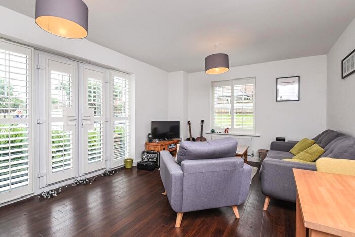 1 Bedroom Flat To Rent In Wells View Drive, Bromley, Kent, BR2