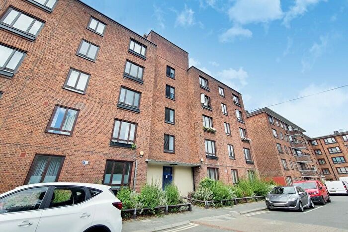 3 Bedroom Maisonette To Rent In Warwick Grove, London, E5