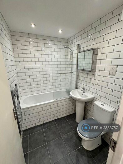 1 Bedroom Flat To Rent In Courtdowns Road, Kent, BR3