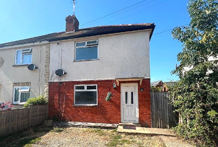 3 Bedroom Semi Detached House To Rent In Meadow Road, Rothwell, NN14