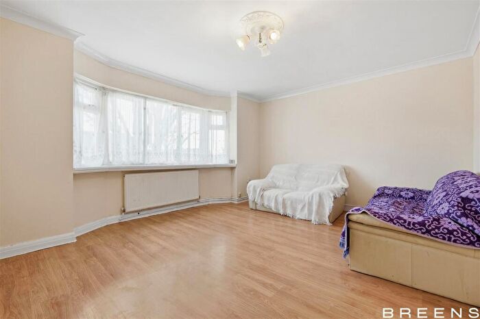 2 Bedroom Flat For Sale In Pentrich Avenue, Enfield, EN1