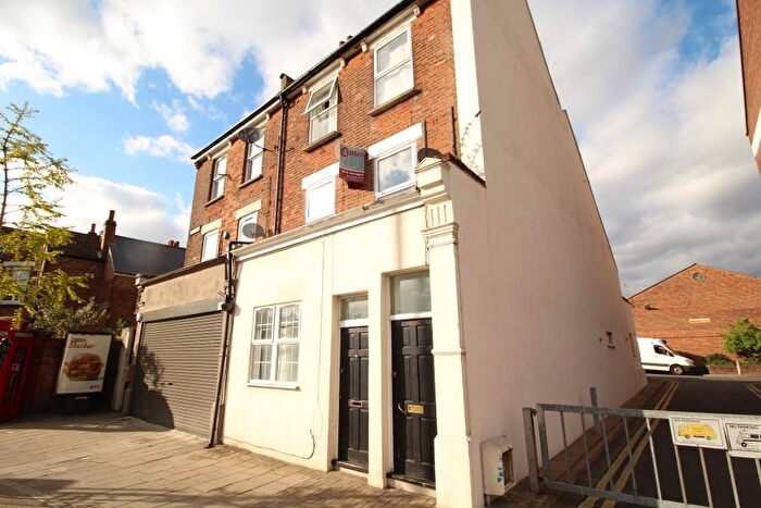 3 Bedroom Apartment To Rent In Northwold Road, Hackney, E5