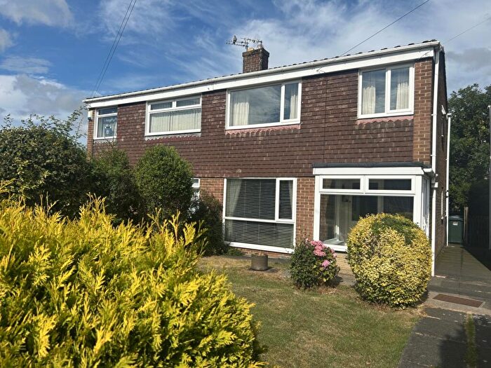 3 Bedroom Semi-Detached House For Sale In The Close, Durham, County Durham, DH1