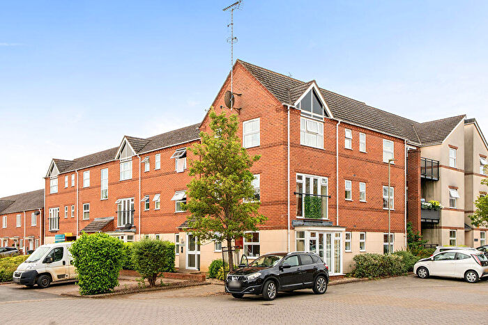 2 Bedroom Flat For Sale In Verney Road, Banbury - No Onward Chain, OX16
