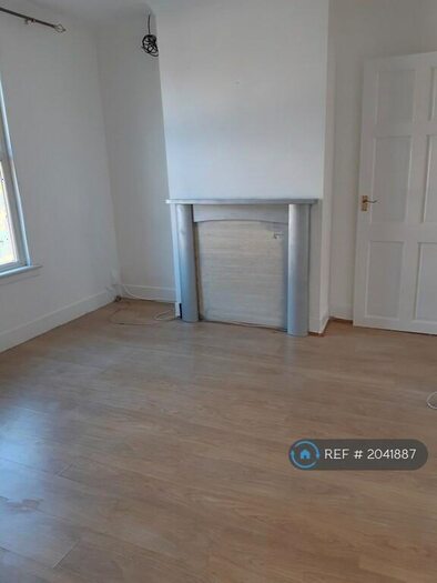 3 Bedroom Terraced House To Rent In Brisbane Road, Chatham, Kent, ME4