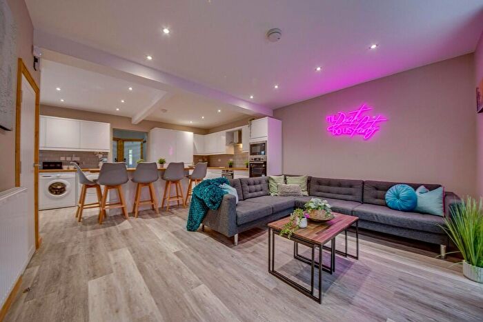 6 Bedroom Semi-Detached House To Rent In Ednaston Road, Dunkirk, NG7