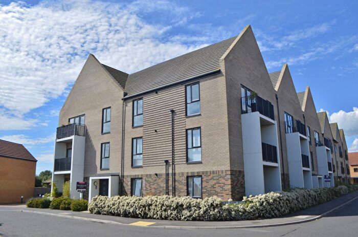 2 Bedroom Flat For Sale In Pasture Court, Holmhill Drive, IP11