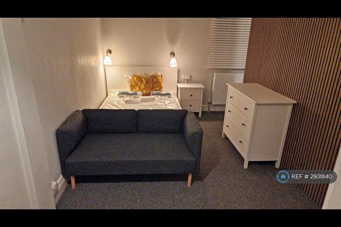 Studio To Rent In Princes Avenue, Hull, HU5
