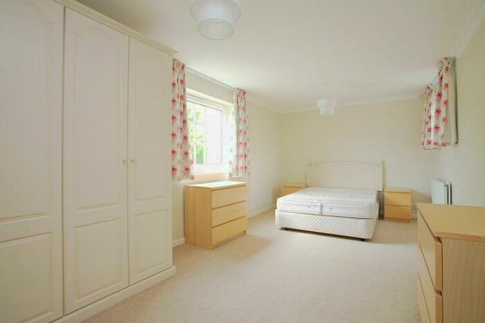 3 Bedroom Detached House To Rent In Darley Road, SW11