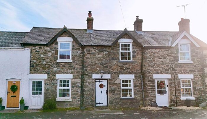 2 Bedroom Cottage For Sale In Swan Square, Llanfairtalhaiarn, LL22