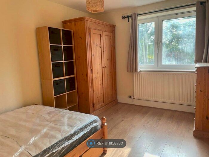 1 Bedroom Flat To Rent In Strathan Close, London, SW18