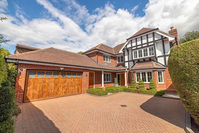5 Bedroom Detached House For Sale In Beacon Close, Chalfont St Peter, SL9