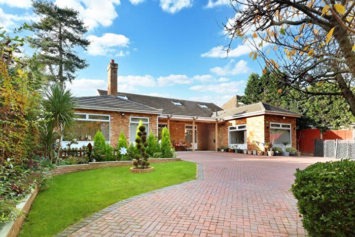 6 Bedroom Detached Bungalow For Sale In Old Beaconsfield Road, Slough, SL2