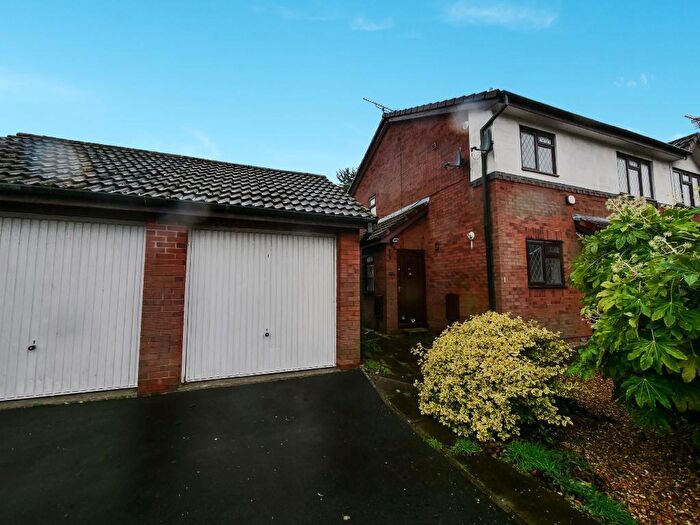 2 Bedroom Apartment For Sale In Ashdown Close, Southport, Merseyside, PR8