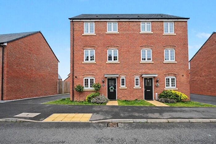 4 Bedroom Semi-Detached House For Sale In Trussell Way, Cawston, Rugby, CV22