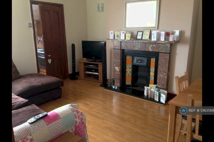 3 Bedroom Flat To Rent In High Fell, Gateshead, NE9