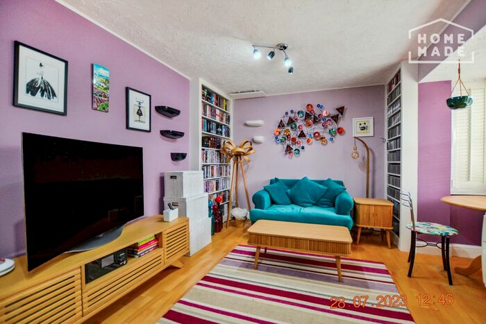 1 Bedroom Flat To Rent In Stubbs Drive, London, SE16