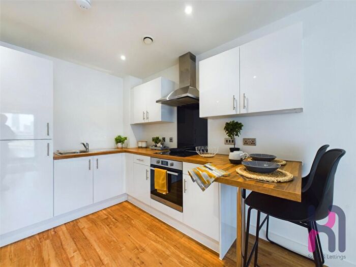 1 Bedroom Flat To Rent In Manchester Waters, Pomona Strand, Old Trafford, Manchester, M16