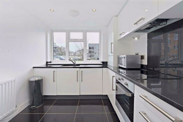 4 Bedroom Flat To Rent In Limerick Close, Balham, SW12