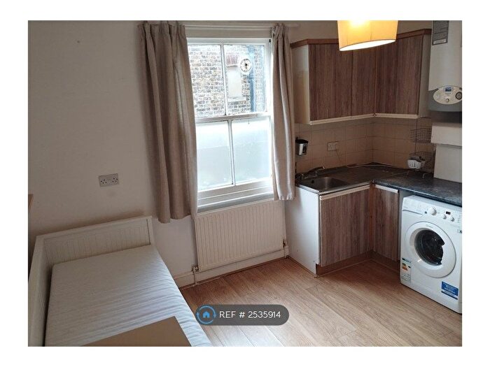 Studio To Rent In London, London, SW12
