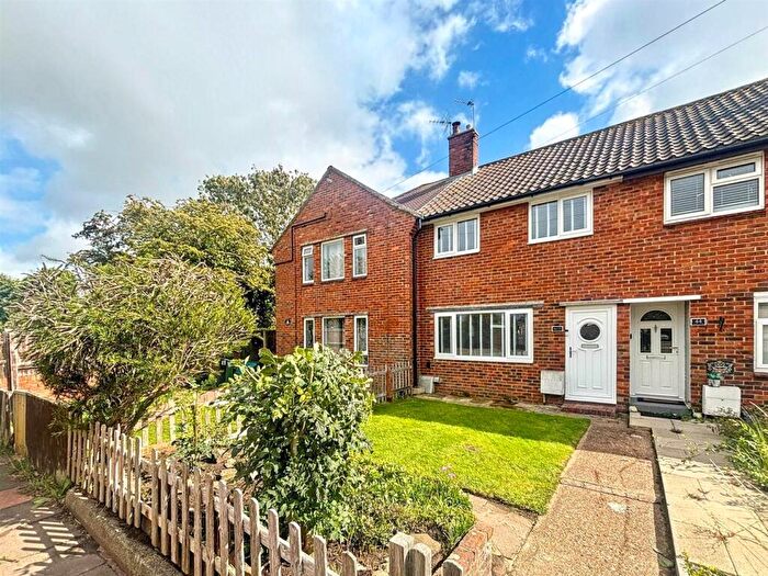 3 Bedroom Terraced House For Sale In Saxby Close, Eastbourne, BN23