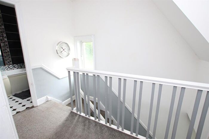 3 Bedroom Semi-Detached House For Sale In Willowfield Crescent, Bradford, BD2