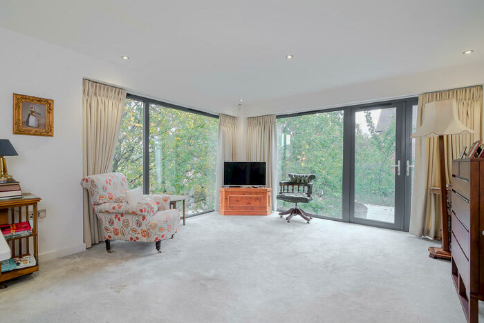 2 Bedroom Apartment To Rent In Butler House, Mortlake, SW14
