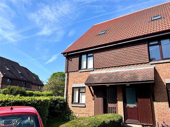 2 Bedroom Maisonette For Sale In Lawrence Close, Guildford, Surrey, GU4