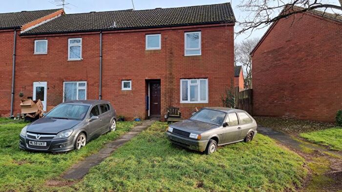 3 Bedroom End Of Terrace House For Sale In Glenister Road, High Wycombe, HP12