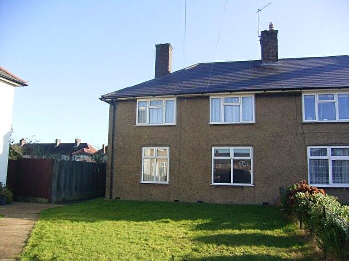 2 Bedroom Maisonette To Rent In Greenfield Gardens Dagenham, RM9