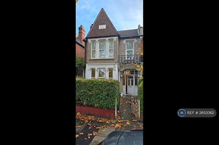 2 Bedroom Flat To Rent In Inchmery Road, London, SE6